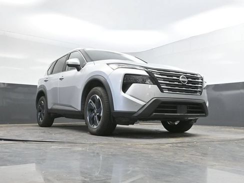 Used 2025 Nissan Rogue SV AWD/4WD image 47