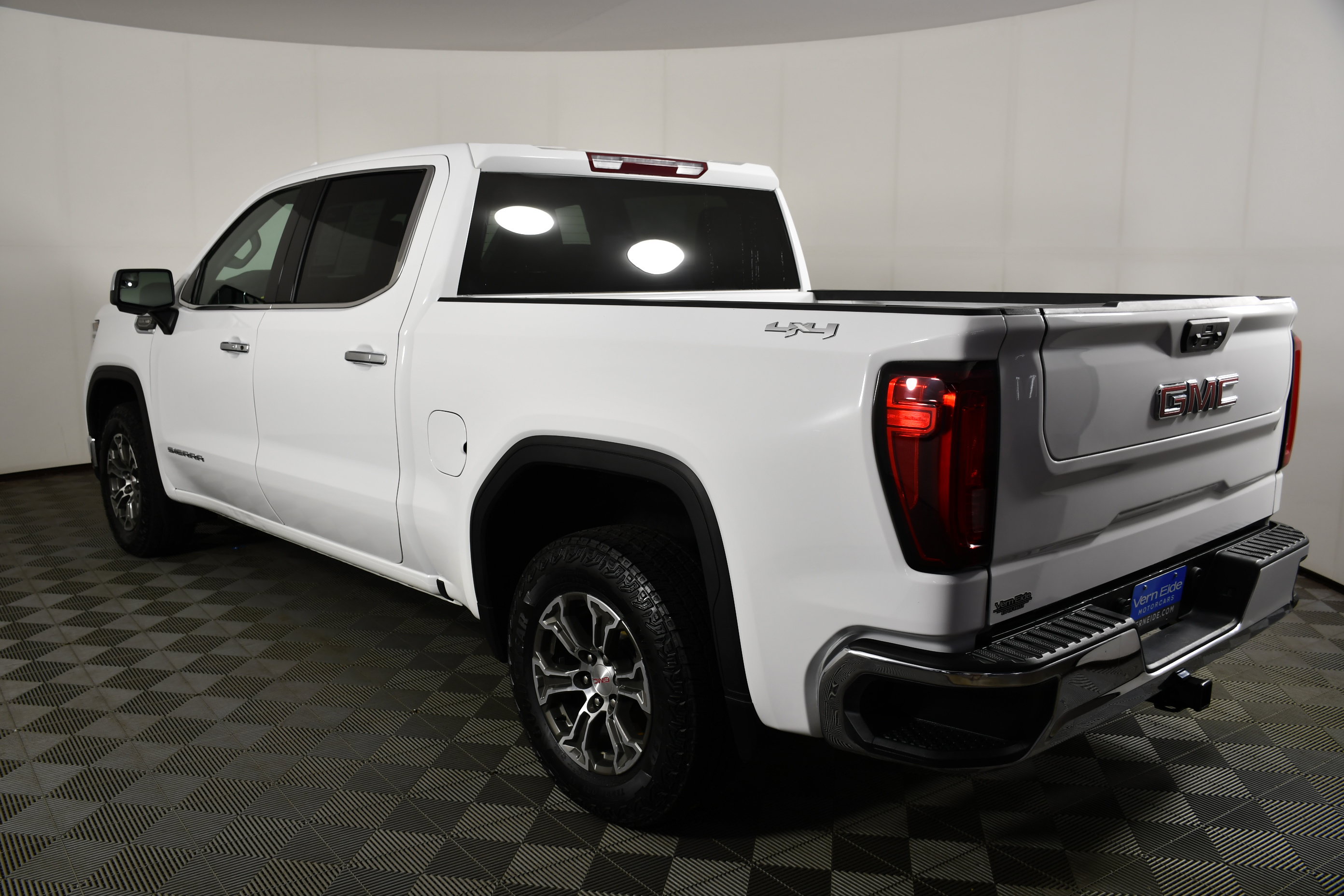 Used 2026 GMC Sierra 1500 SLT AWD/4WD image 8