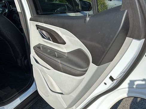 Used 2022 GMC Terrain SLT w/ Infotainment Package II AWD/4WD image 21