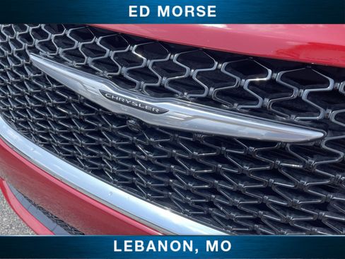 Used 2025 Chrysler Pacifica Select FWD image 30