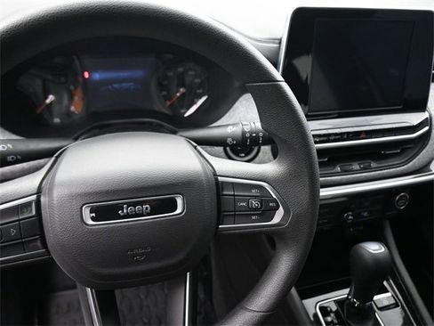 Used 2025 Jeep Compass Sport image 41