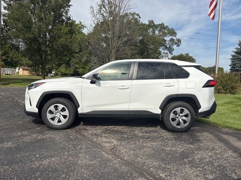 Used 2022 Toyota RAV4 LE image 3