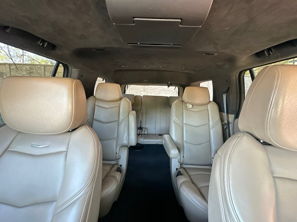 Used 2018 Cadillac Escalade Platinum AWD/4WD image 25