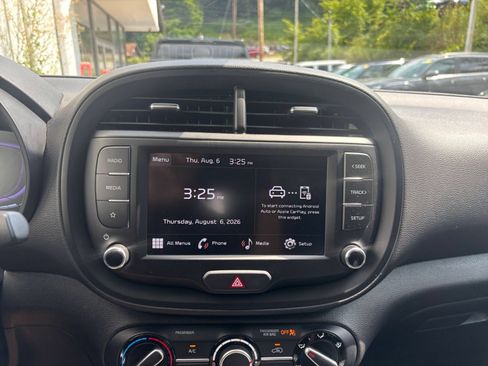Used 2025 Kia Soul LX w/ LX Technology Package FWD image 19