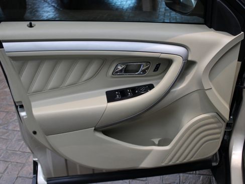 Used 2018 Ford Taurus SE image 14