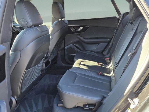 Used 2025 Audi Q8 Prestige w/ Prestige Package image 11