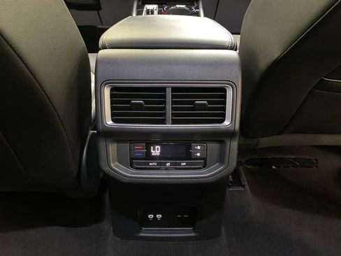 Used 2024 Volkswagen Atlas SE image 43