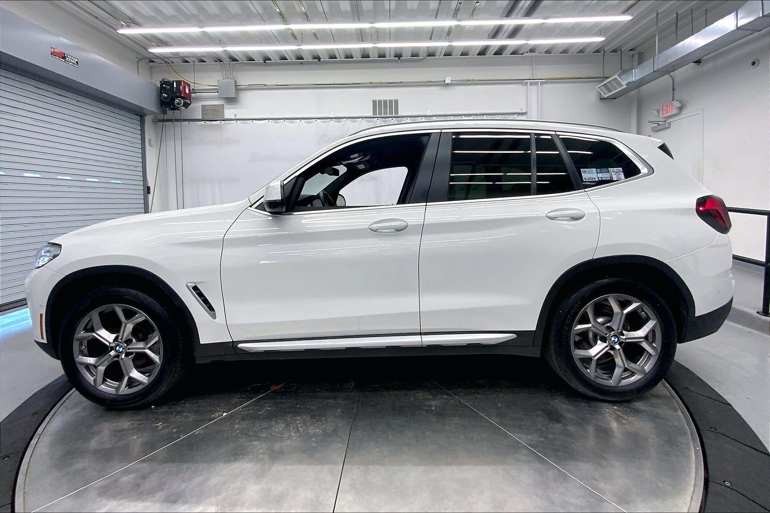 Used 2024 BMW X3 xDrive30i w/ Convenience Package AWD/4WD image 2