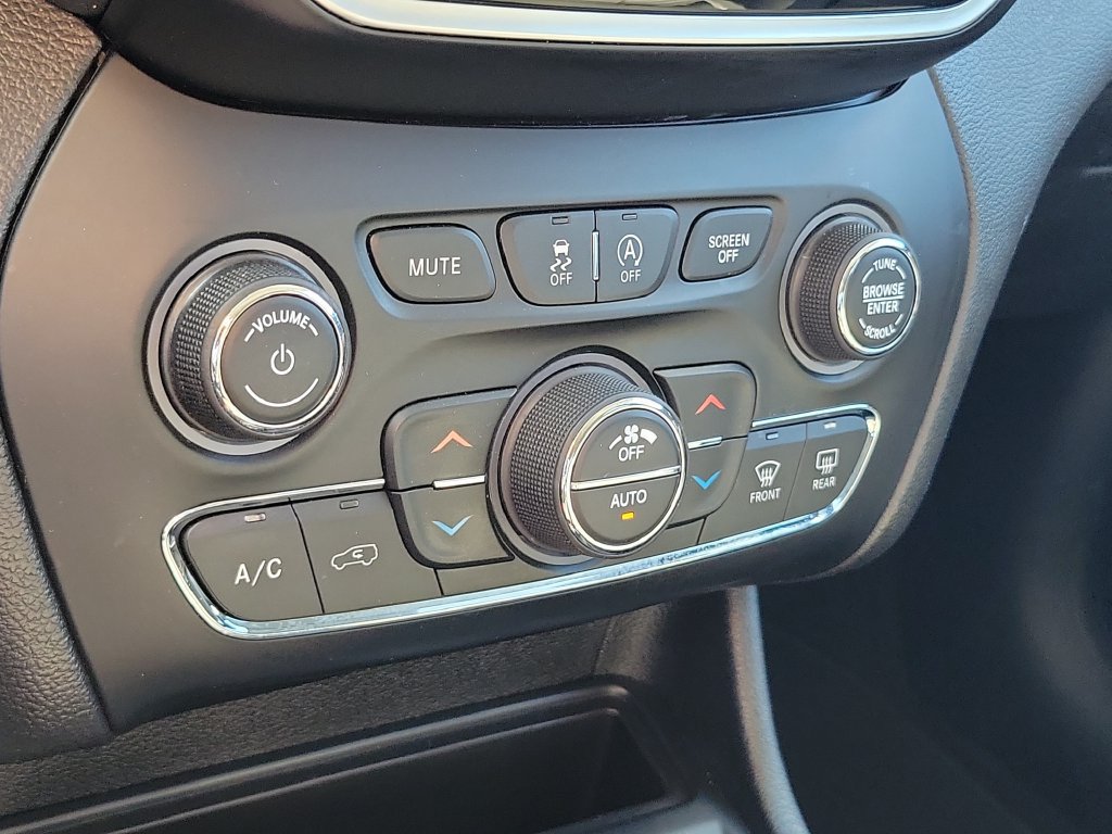 Used 2019 Jeep Cherokee Limited w/ Luxury Group AWD/4WD image 26