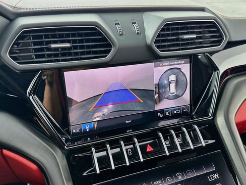 Used 2024 Lamborghini Urus S AWD/4WD image 17