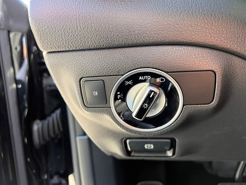 Used 2019 Mercedes-Benz CLA 250 4MATIC w/ Premium Package image 26