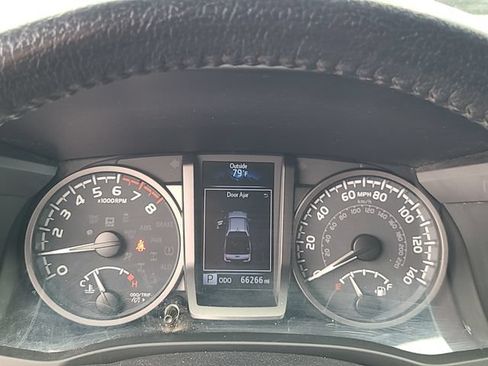 Used 2022 Toyota Tacoma TRD Off-Road AWD/4WD image 15