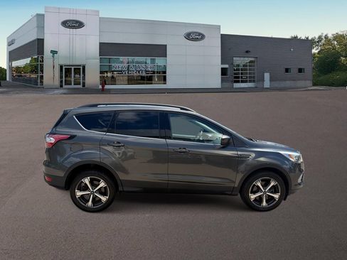 Used 2017 Ford Escape SE w/ Equipment Group 201A AWD/4WD image 10