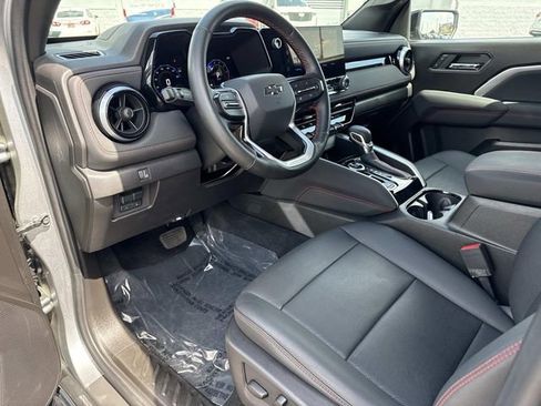 Used 2024 Chevrolet Colorado Z71 w/ Z71 Convenience Package 2 AWD/4WD image 10