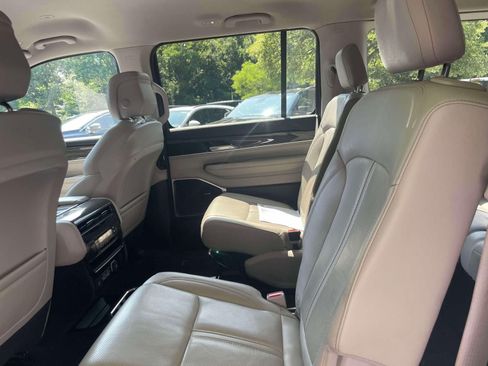 Used 2022 Jeep Wagoneer Series III w/ Flexible Seating Group AWD/4WD image 12
