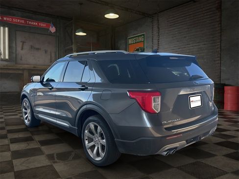 Used 2020 Ford Explorer Platinum w/ Premium Technology Package image 4