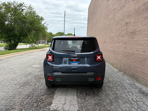 Used 2023 Jeep Renegade Latitude AWD/4WD image 4