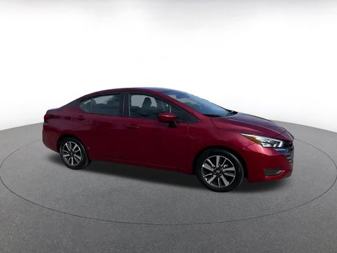 Used 2025 Nissan Versa SV image 2