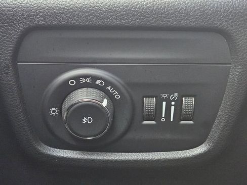 Used 2022 Jeep Grand Cherokee Overland w/ Luxury Tech Group IV image 22