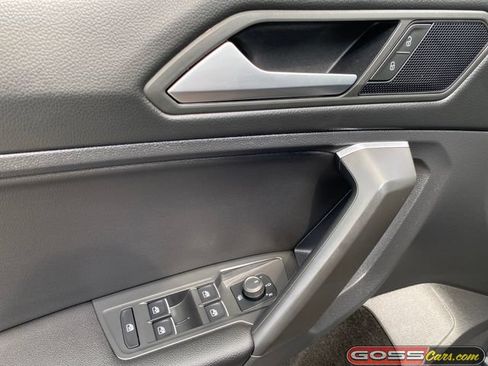 Used 2021 Volkswagen Tiguan SE AWD/4WD image 23