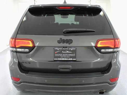 Used 2019 Jeep Grand Cherokee Altitude AWD/4WD image 8