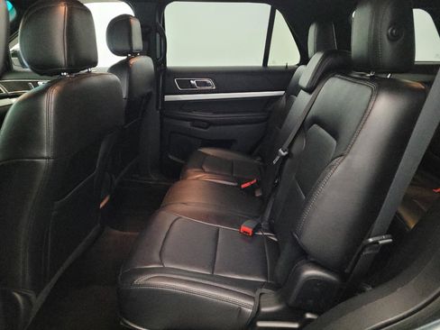 Used 2016 Ford Explorer XLT w/ Equipment Group 202A AWD/4WD image 18