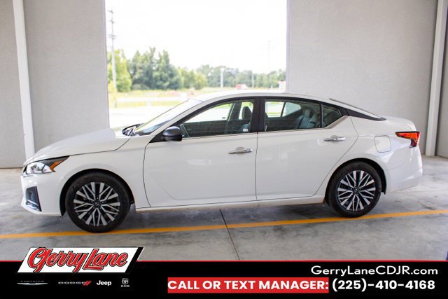 Used 2025 Nissan Altima 2.5 SV FWD image 4