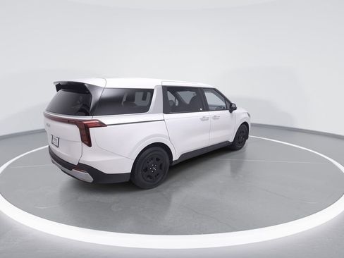 Used 2025 Kia Carnival FWD image 7