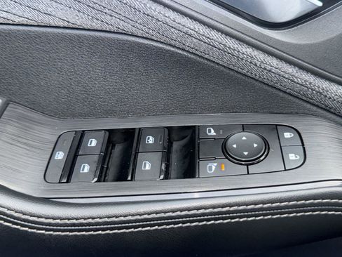 Used 2023 Nissan Rogue SV image 17