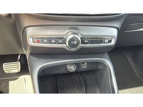 Used 2022 Volvo XC40 T5 R-Design w/ Advanced Package AWD/4WD image 21