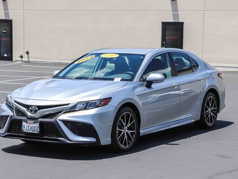 Certified 2024 Toyota Camry SE FWD image 3