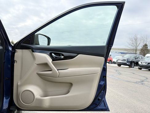 Used 2020 Nissan Rogue SL image 25