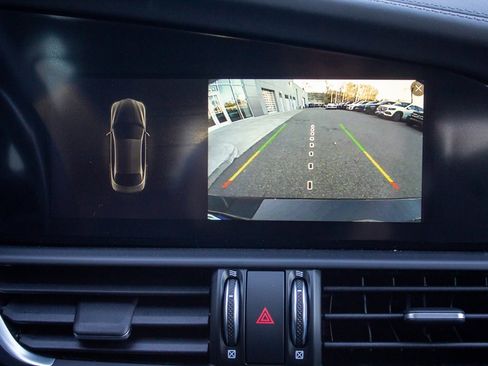 Used 2025 Alfa Romeo Giulia Base image 17