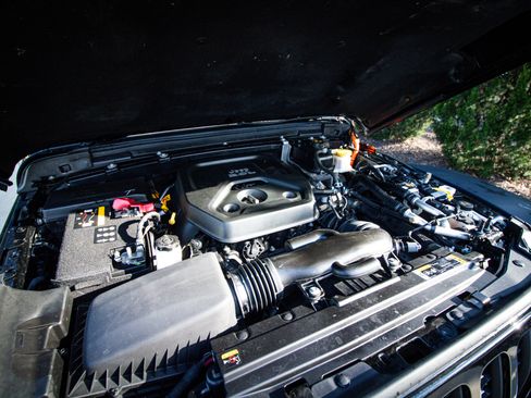 Used 2022 Jeep Wrangler Unlimited Rubicon 4xe w/ Dual Top Group image 32