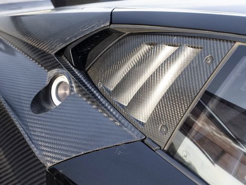 Used 2022 Lamborghini Huracan EVO RWD image 15