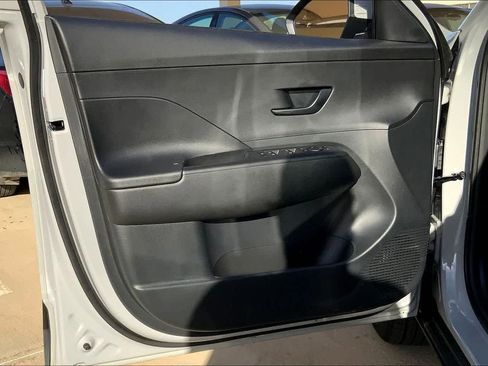 New 2026 Hyundai Kona SE image 10