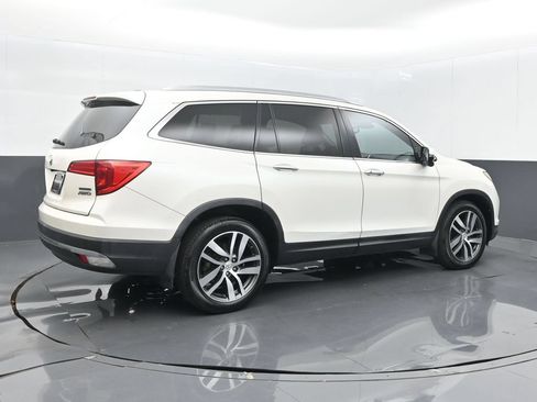 Used 2017 Honda Pilot Touring image 8