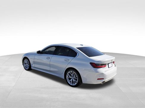 Used 2025 BMW 330i Sedan image 3