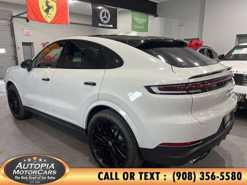 Used 2025 Porsche Cayenne S AWD/4WD image 4