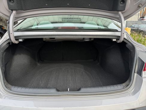 Used 2025 Hyundai Elantra Limited image 31