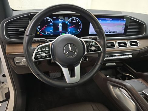 Used 2022 Mercedes-Benz GLS 450 4MATIC image 9