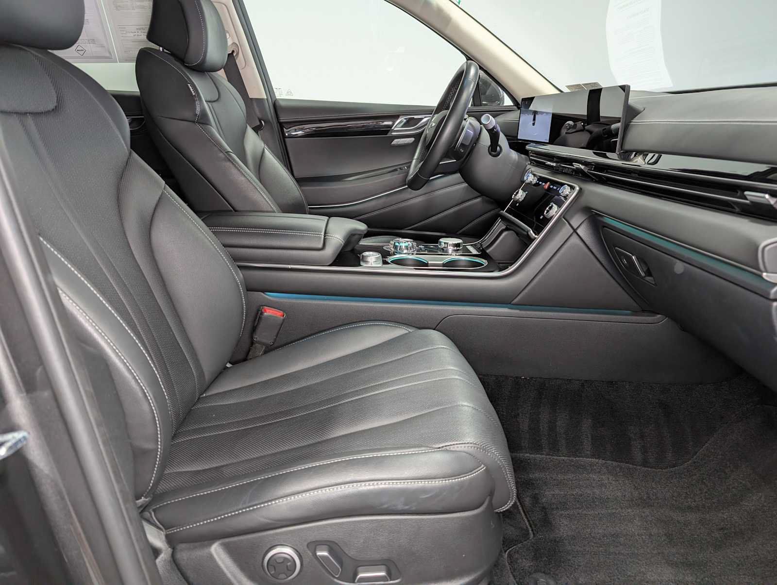 Used 2025 Genesis GV80 2.5T Standard AWD/4WD image 43