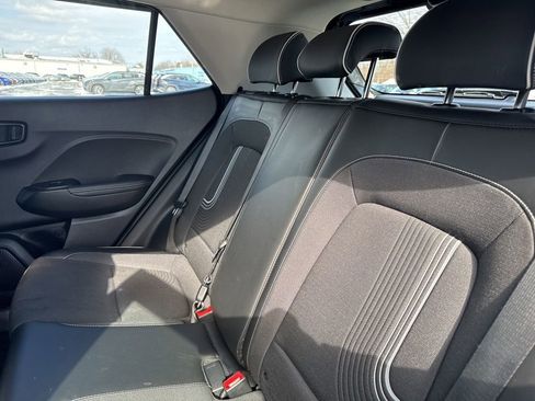 Used 2022 Hyundai Venue Limited image 38