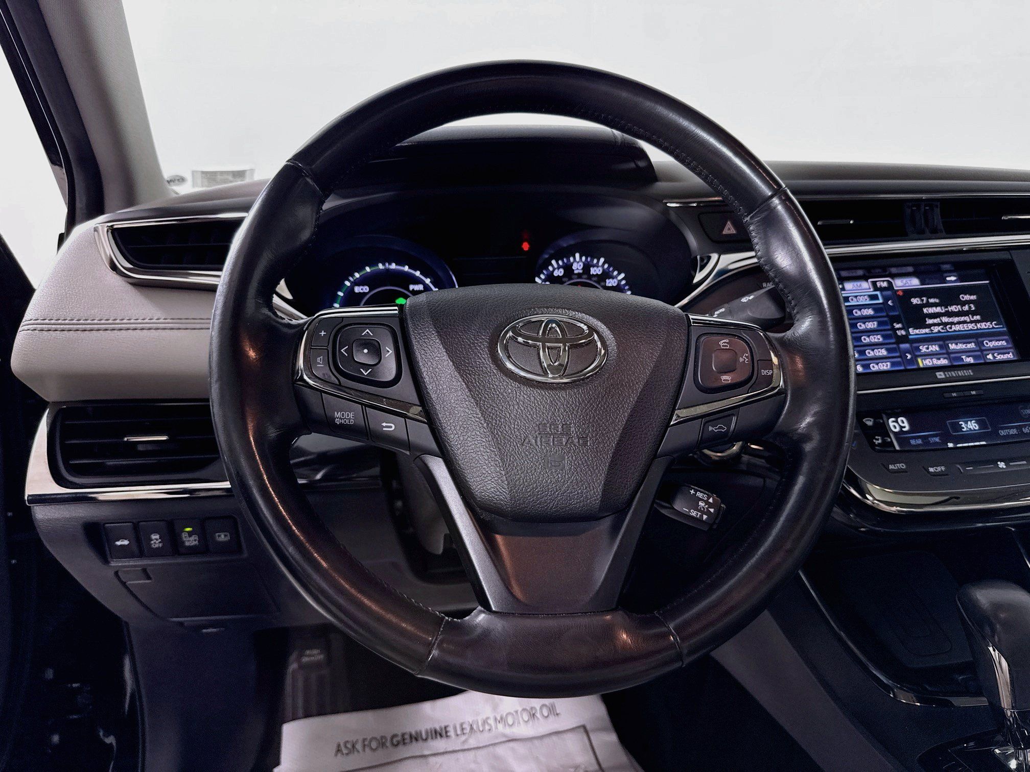 Used 2014 Toyota Avalon Limited w/ Technology Package FWD image 12