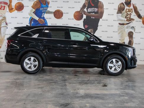 Used 2024 Kia Sorento LX image 17