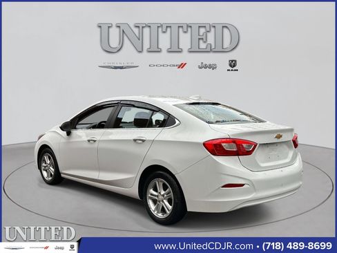 Used 2017 Chevrolet Cruze LT w/ Convenience Package image 3