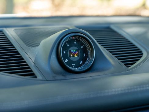 Certified 2025 Porsche Macan image 28