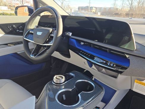 New 2026 Cadillac Optiq Luxury 1 image 7