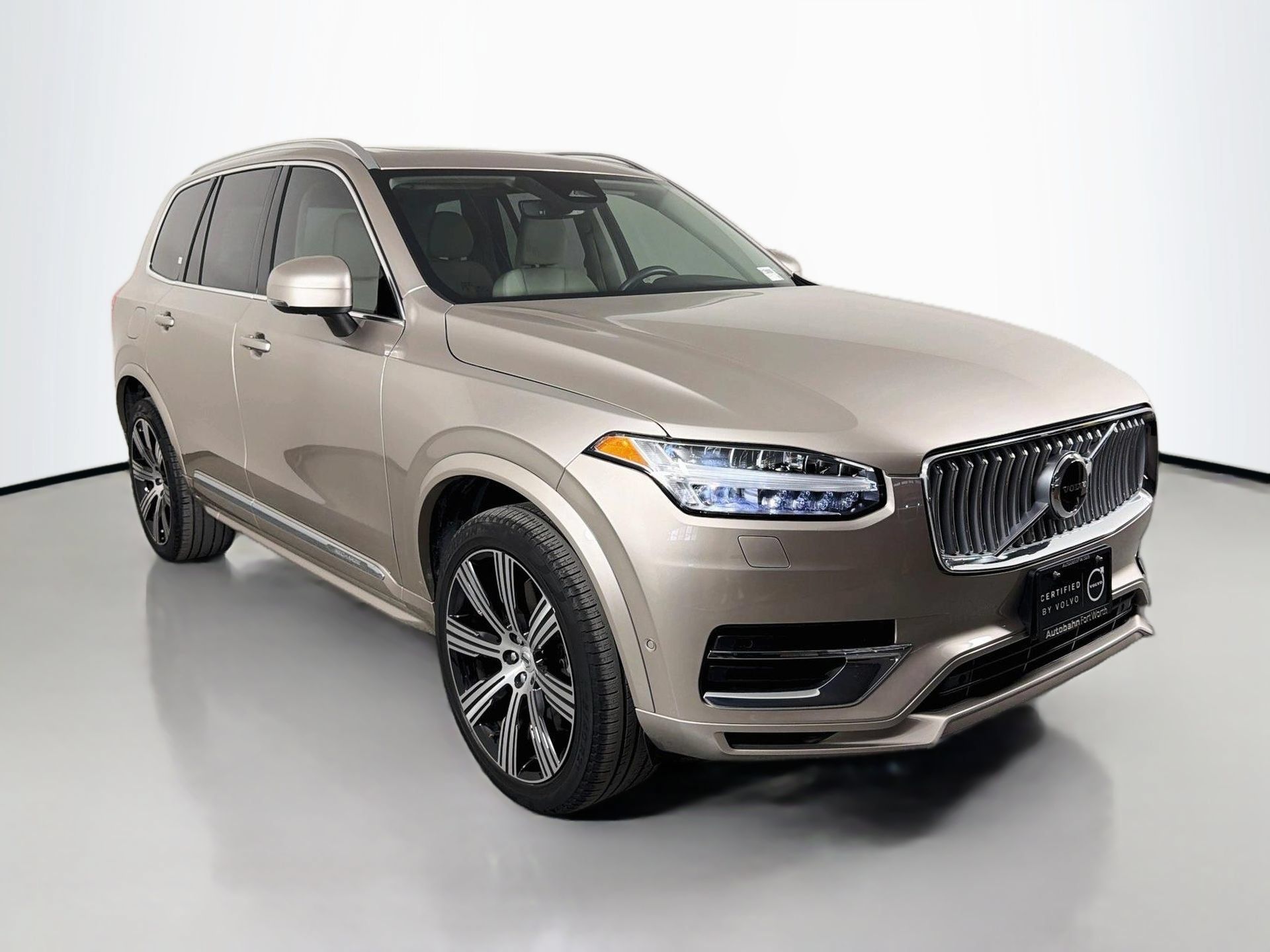 Certified 2024 Volvo XC90 T8 Plus w/ Protection Package Premier AWD/4WD image 3