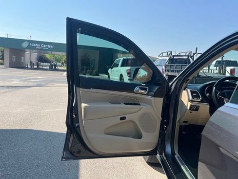 Used 2015 Jeep Grand Cherokee Limited AWD/4WD image 24